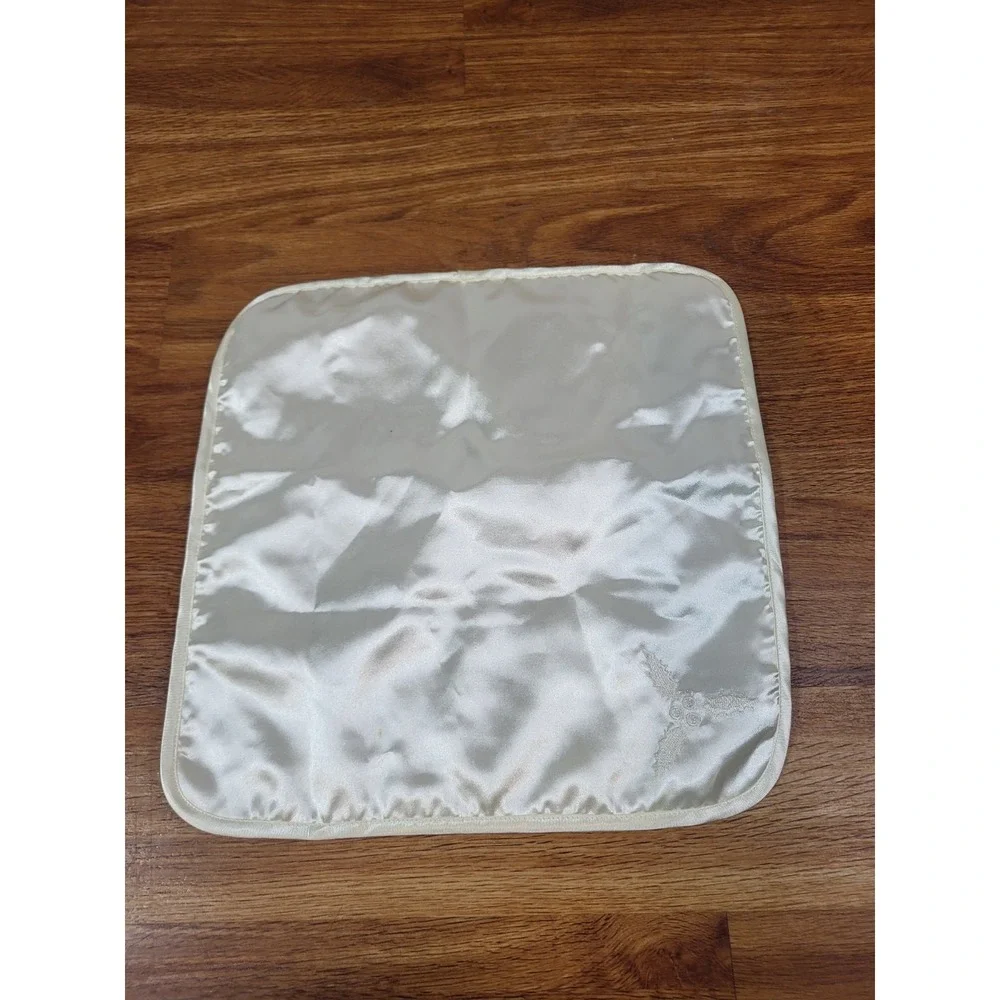 American Girl Doll‎ Retired Samantha Ivory Lap Christmas Blanket